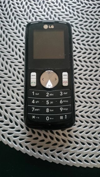 3 telefonos móviles, marcas Nokia y Lg