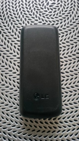 3 telefonos móviles, marcas Nokia y Lg