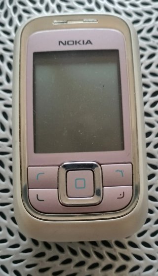 3 telefonos móviles, marcas Nokia y Lg