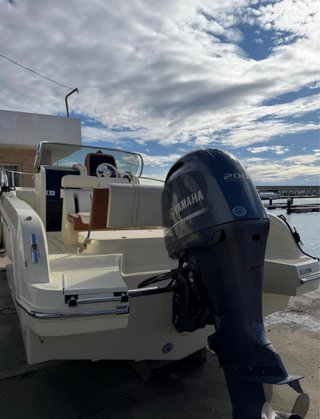 Lancha Invictus CX240
