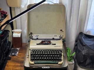 Máquina de escribir Olympia SM4