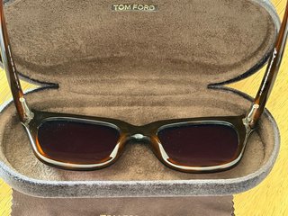 Gafas de Sol Tom Ford Snowdon Negras en acetato.