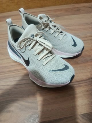 Nike Invincible Run 3 Beige/Rosa Talla [Talla]