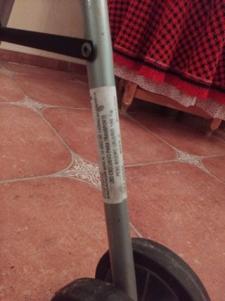 Andador con ruedas plegable
