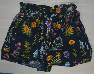 Shorts fluidos con estampado floral