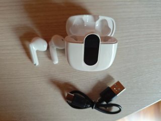 Cascos Inalámbricos Blancos con Cable USB-C