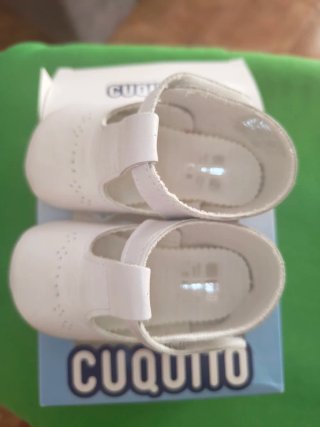 Zapatos blancos para bebé Cuquito