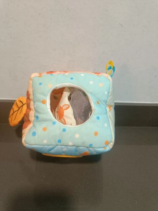Cubo sensorial para bebés zorro