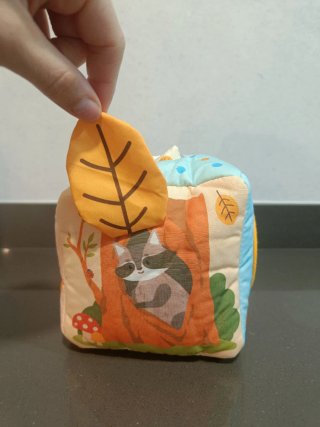 Cubo sensorial para bebés zorro
