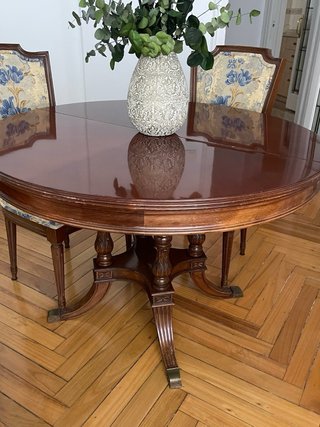 Mesa extensible con 6 sillas