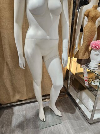 Maniquí de mujer talla 50.