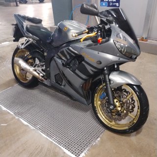 Yamaha YZF R6 Sportbike