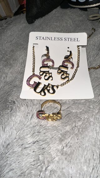 Conjunto Guess Collar, Pendientes y Anillo