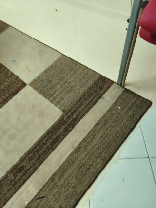 Alfombra de salón marrón y beige