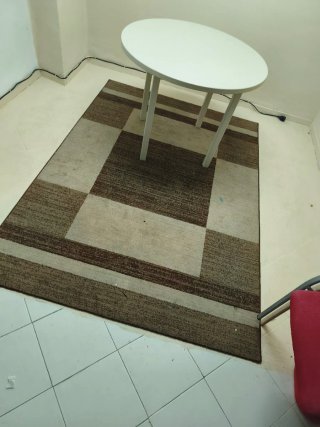 Alfombra de salón marrón y beige