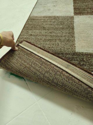 Alfombra de salón marrón y beige