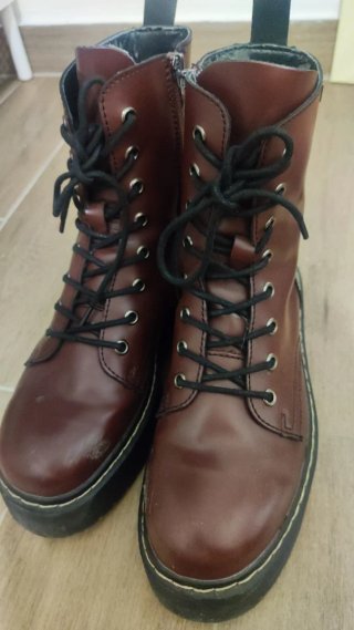 Botas plataforma cordones granate y negro
