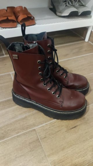 Botas plataforma cordones granate y negro