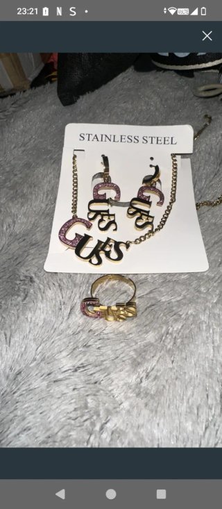 Conjunto Guess Collar y Pendientes anillo