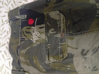 Pantalón cargo estampado mujer