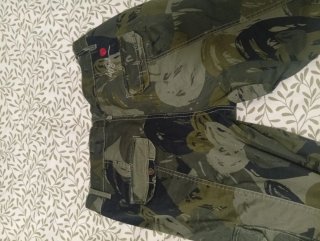 Pantalón cargo estampado mujer