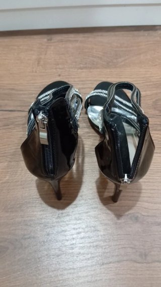 Tacones negros y plateados talla 38