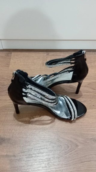Tacones negros y plateados talla 38