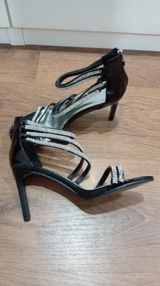 Tacones negros y plateados talla 38