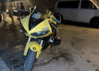 Yamaha R6 YZF Sportbike Amarilla y Negra
