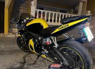 Yamaha R6 YZF Sportbike Amarilla y Negra