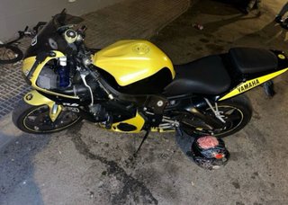 Yamaha R6 YZF Sportbike Amarilla y Negra