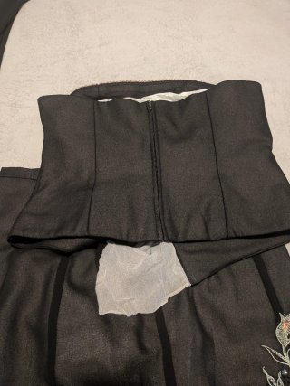 Vestido de fiesta negro y rosa