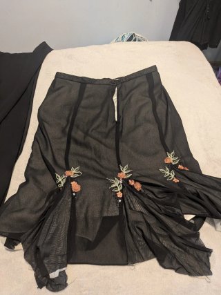Vestido de fiesta negro y rosa