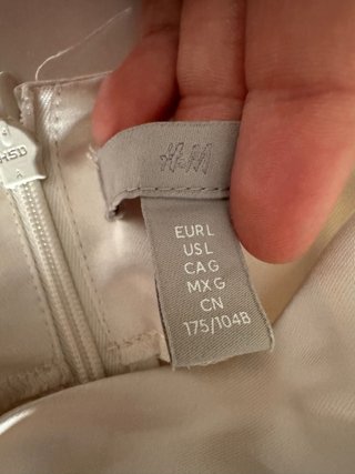 Camisa de satén crema sin mangas