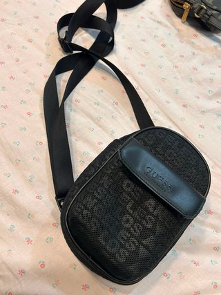 Bandolera Guess Negra