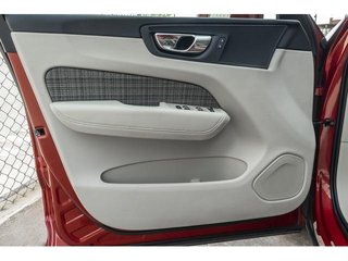Volvo XC60 T8 Momentum AWD Auto 287 kW (390 CV)