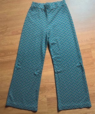 Traje elástico estampado