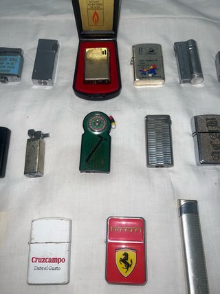 Confezione da 19 accendini vintage