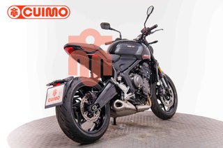 TRIUMPH TRIDENT 660