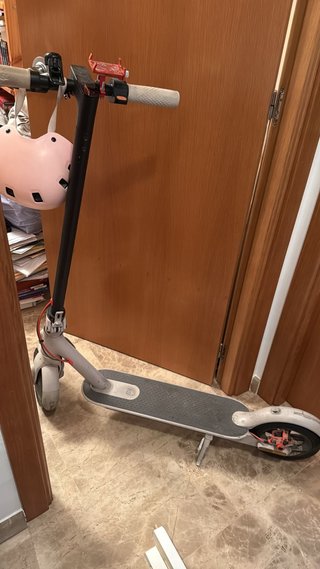 Patinete Eléctrico Xiaomi con papiles y cargdor