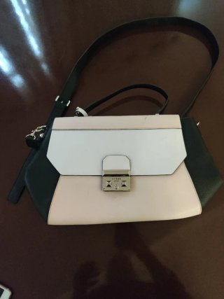 Bolso Guess Beige y Negro