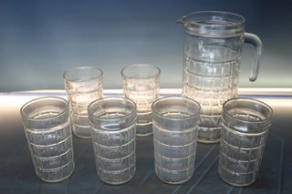 Set di caraffa e 6 bicchieri vintage per cocktail o succhi. Anni '60 o '70.