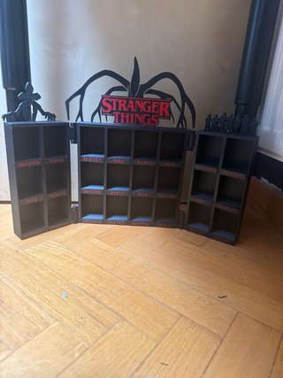 Expositor Stranger things kinder joy