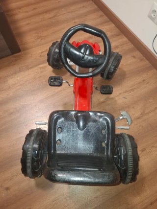 Kart a pedales rojo