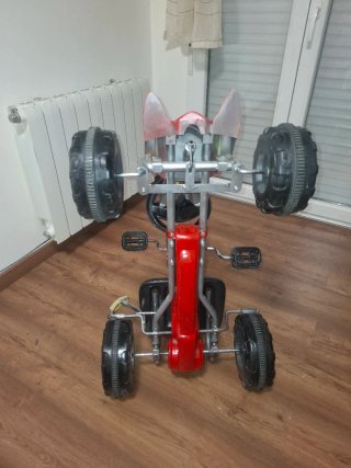 Kart a pedales rojo