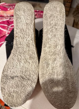 Sandalias cuña Bimba y Lola negras