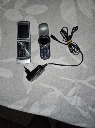 Teléfono Motorola Plata y Azul