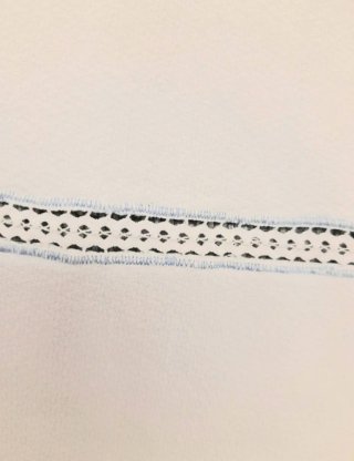 Mantel y 7 Servilletas Bordadas a Mano