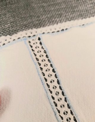 Mantel y 7 Servilletas Bordadas a Mano