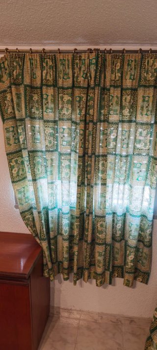 Conjunto colcha,cortina y mesa camilla con cojines